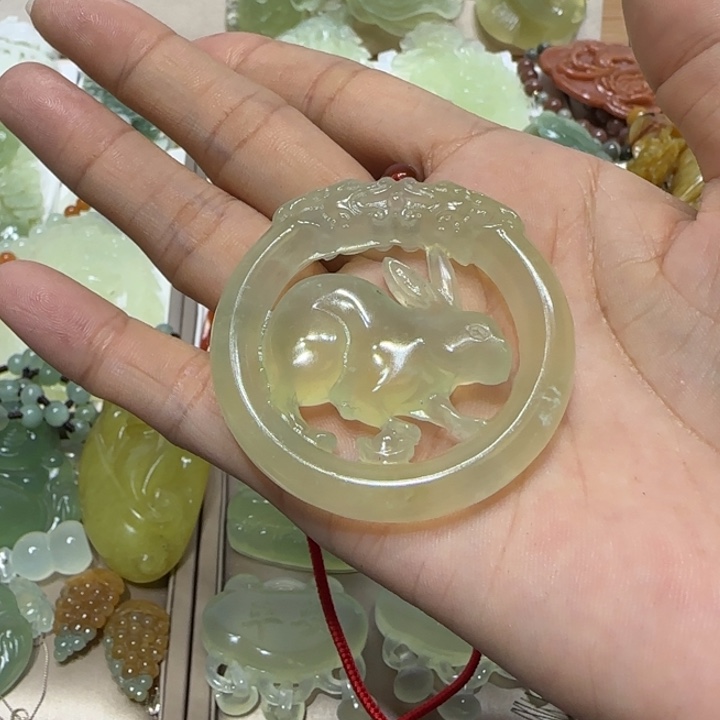 蛇纹石玉吊坠未镶嵌龙