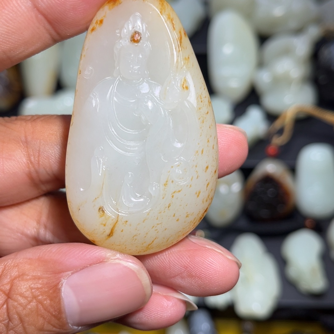 和田玉颈饰未镶嵌花**草