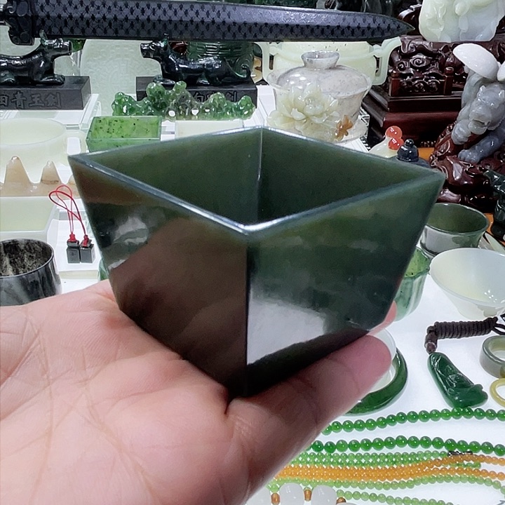 和田玉（青玉）挂件18K金镶嵌