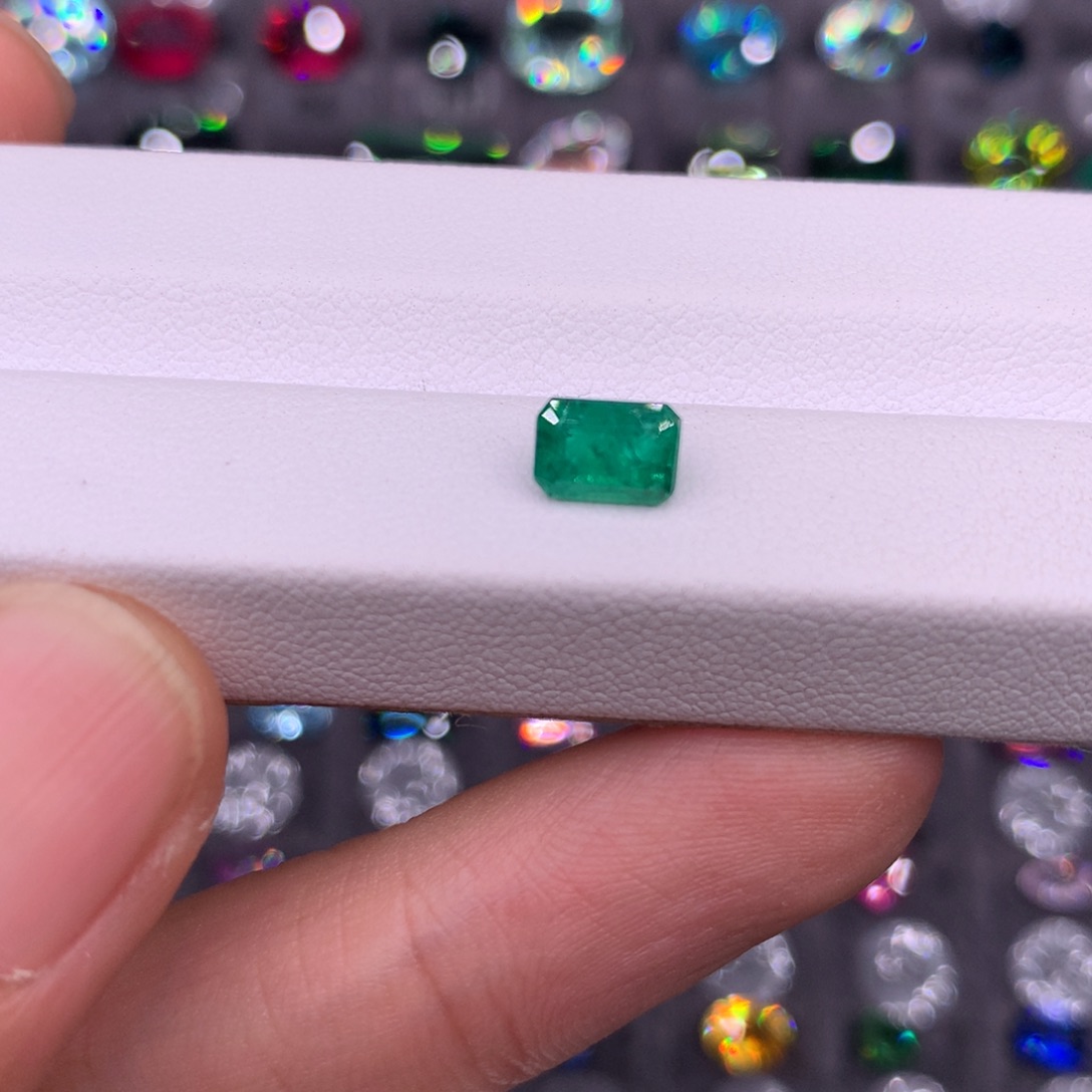 祖母绿裸石未镶嵌