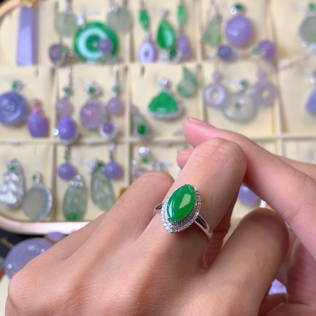 翡翠戒指18K金镶嵌戒指