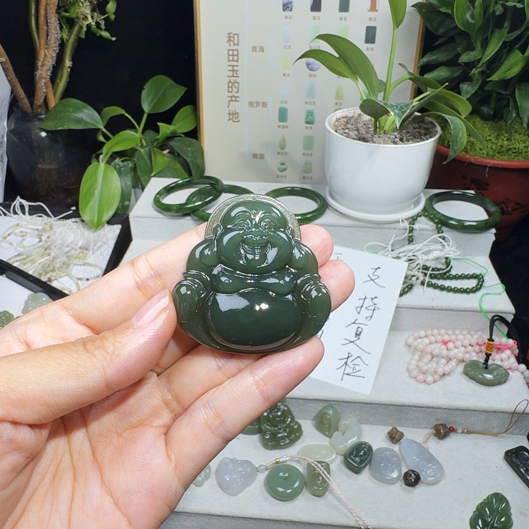 s***t和田玉未镶嵌颈饰