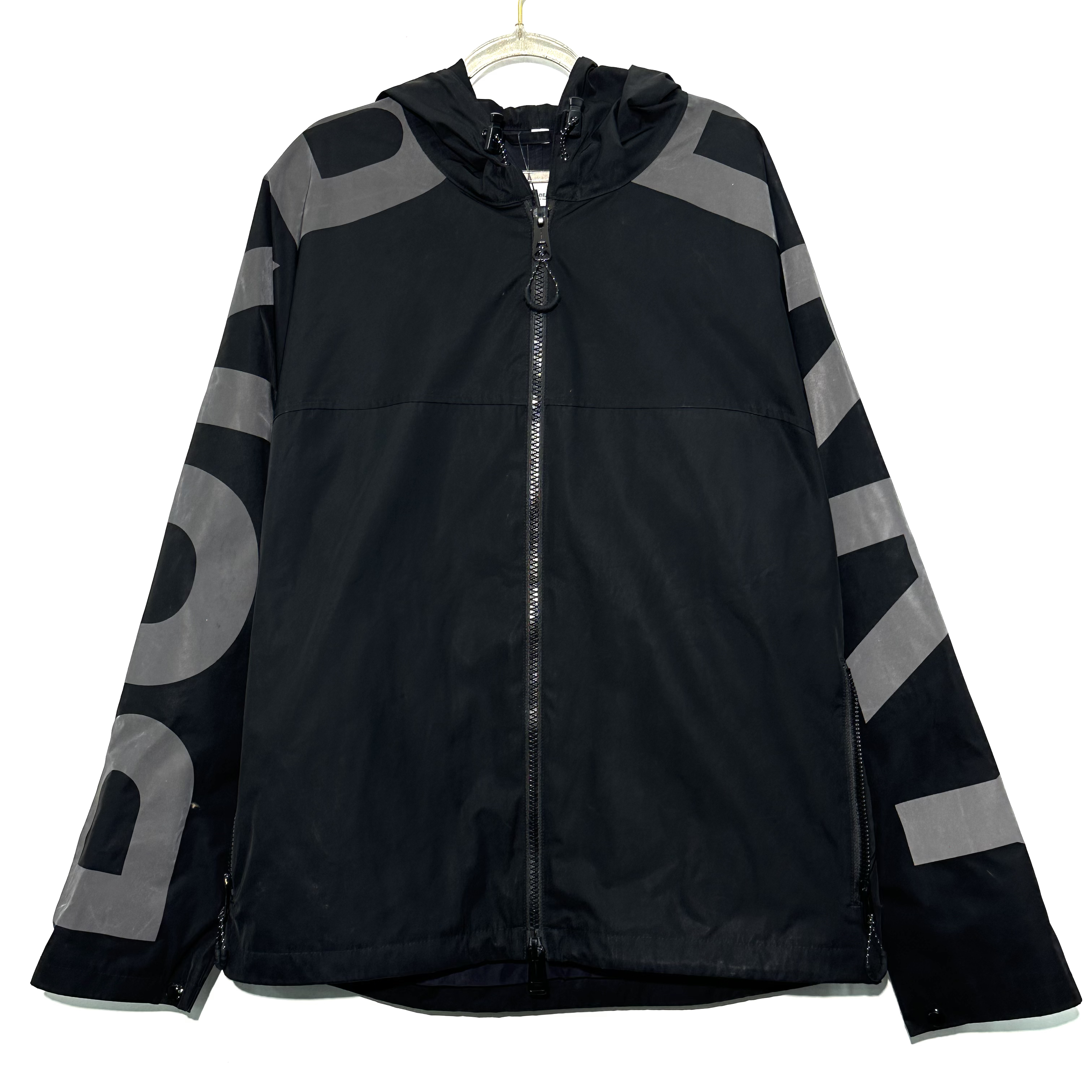 未使用 BURBERRY/博柏利 L码 经典logo黑色外套 0768