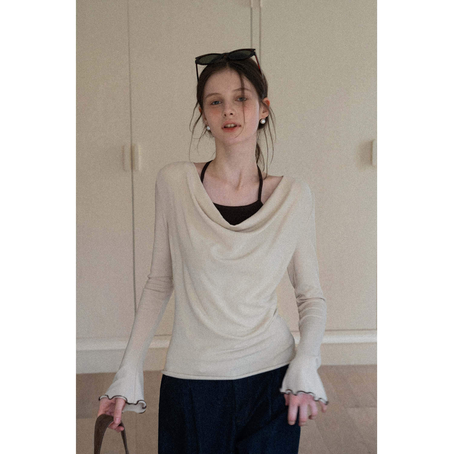 EGGKA法式挂脖系带荡领木耳边喇叭袖磨毛气质显瘦上衣E25A30498YL