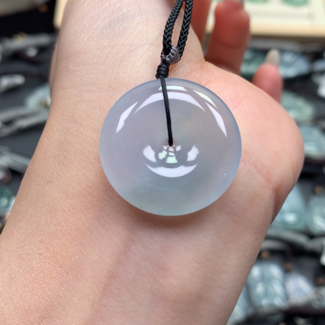 翡翠颈饰未镶嵌扣子