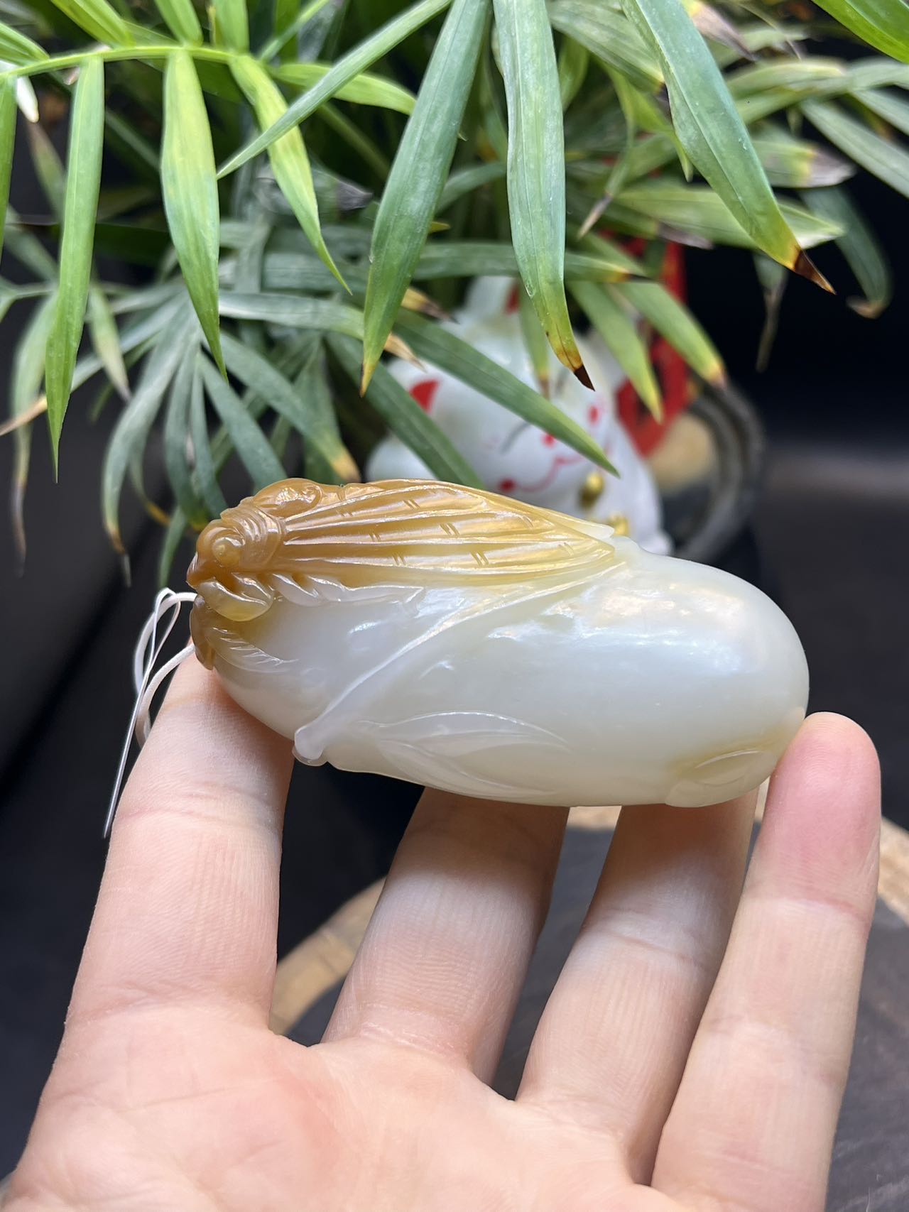 新疆和田玉金山糖白一鸣惊人手把件