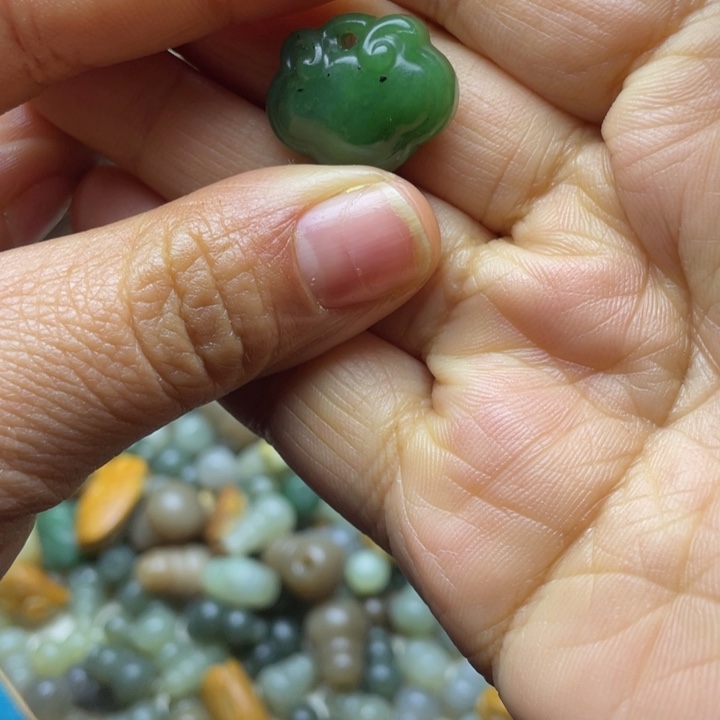 和田玉未镶嵌珠宝半成品