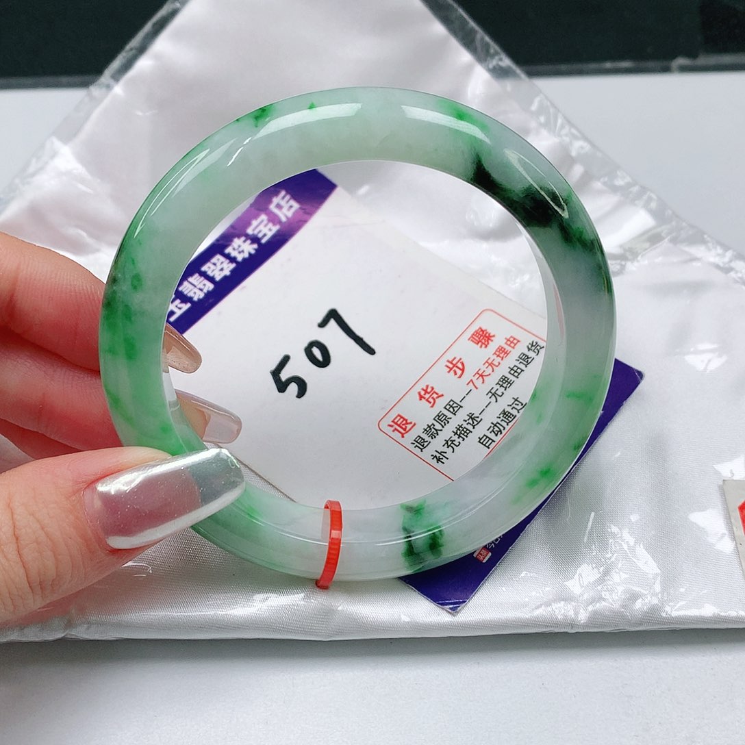 翡翠手镯未镶嵌翡翠手镯