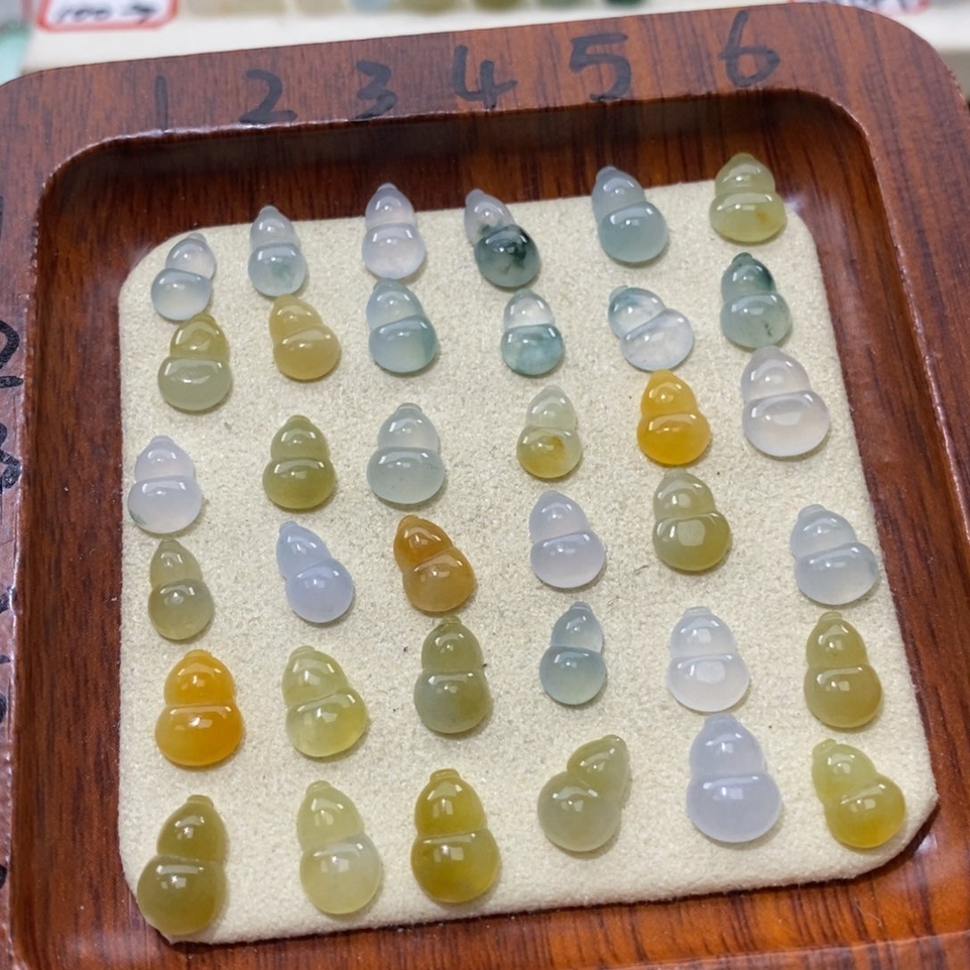 翡翠颈饰未镶嵌60一个葫芦可挑