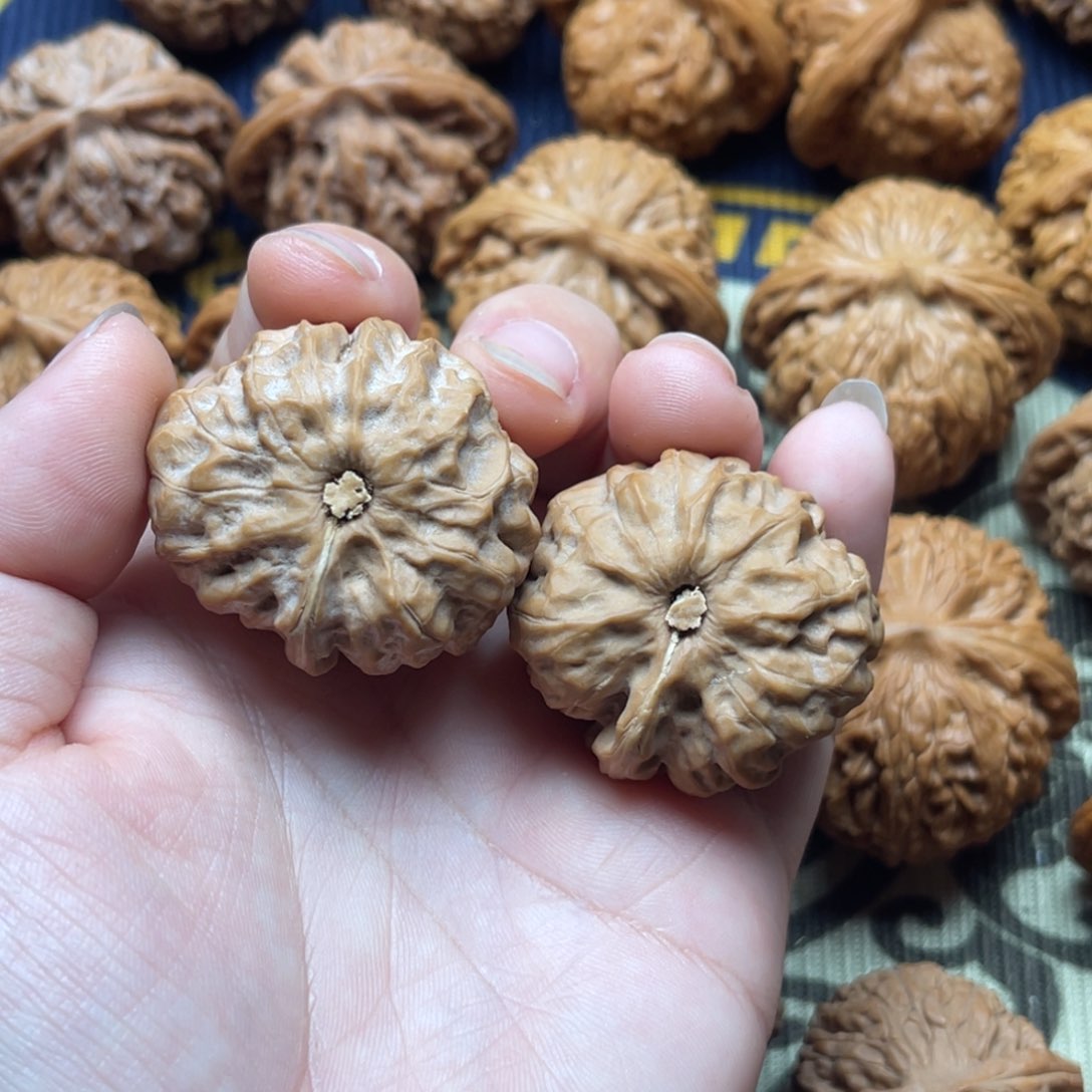 文玩核桃吊坠一根筋