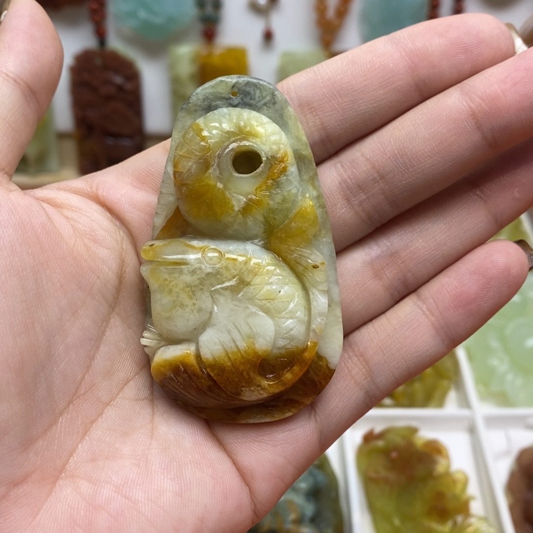 蛇纹石玉未镶嵌颈饰