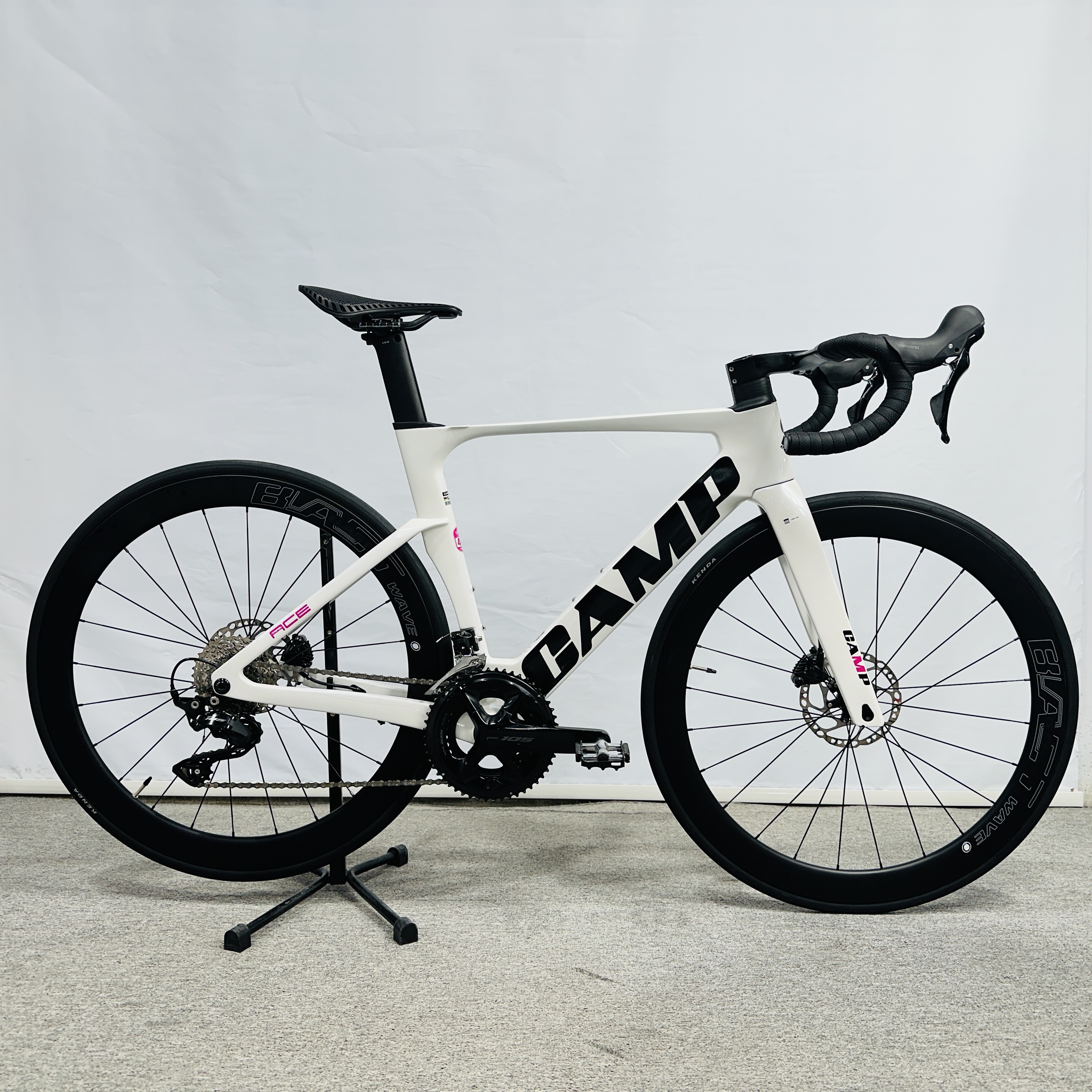 25款坎.普ACE7000Pro 珍珠粉 49码168-177 碳架碳轮 202512080017