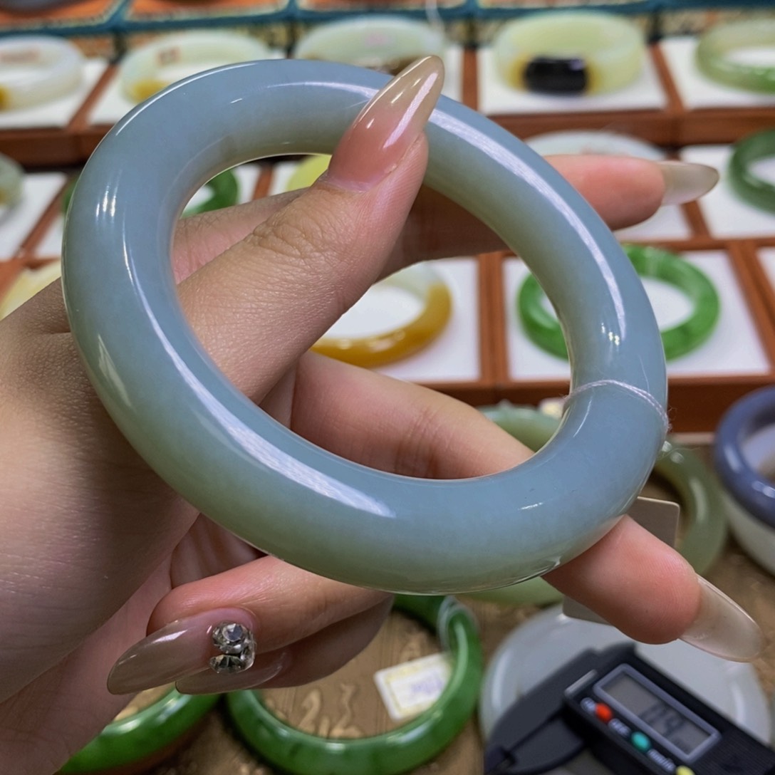 和田玉手镯未镶嵌且末奶蓝大胖圆60➕