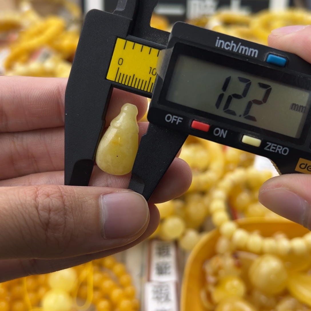 琥珀珠宝奇石未镶嵌