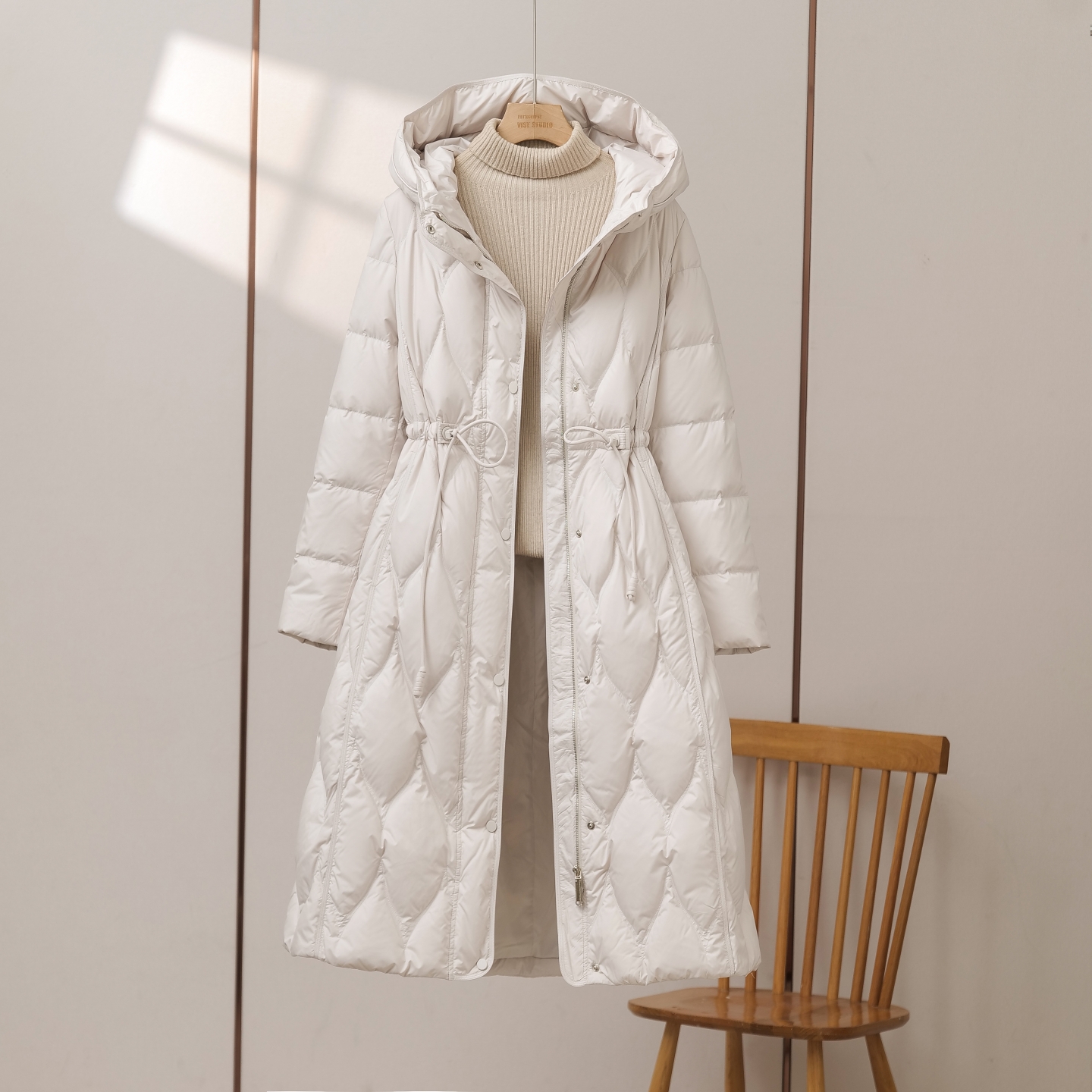 90白鸭绒轻薄羽绒服女长款过膝2025新款时尚气质收腰显瘦连帽外套
