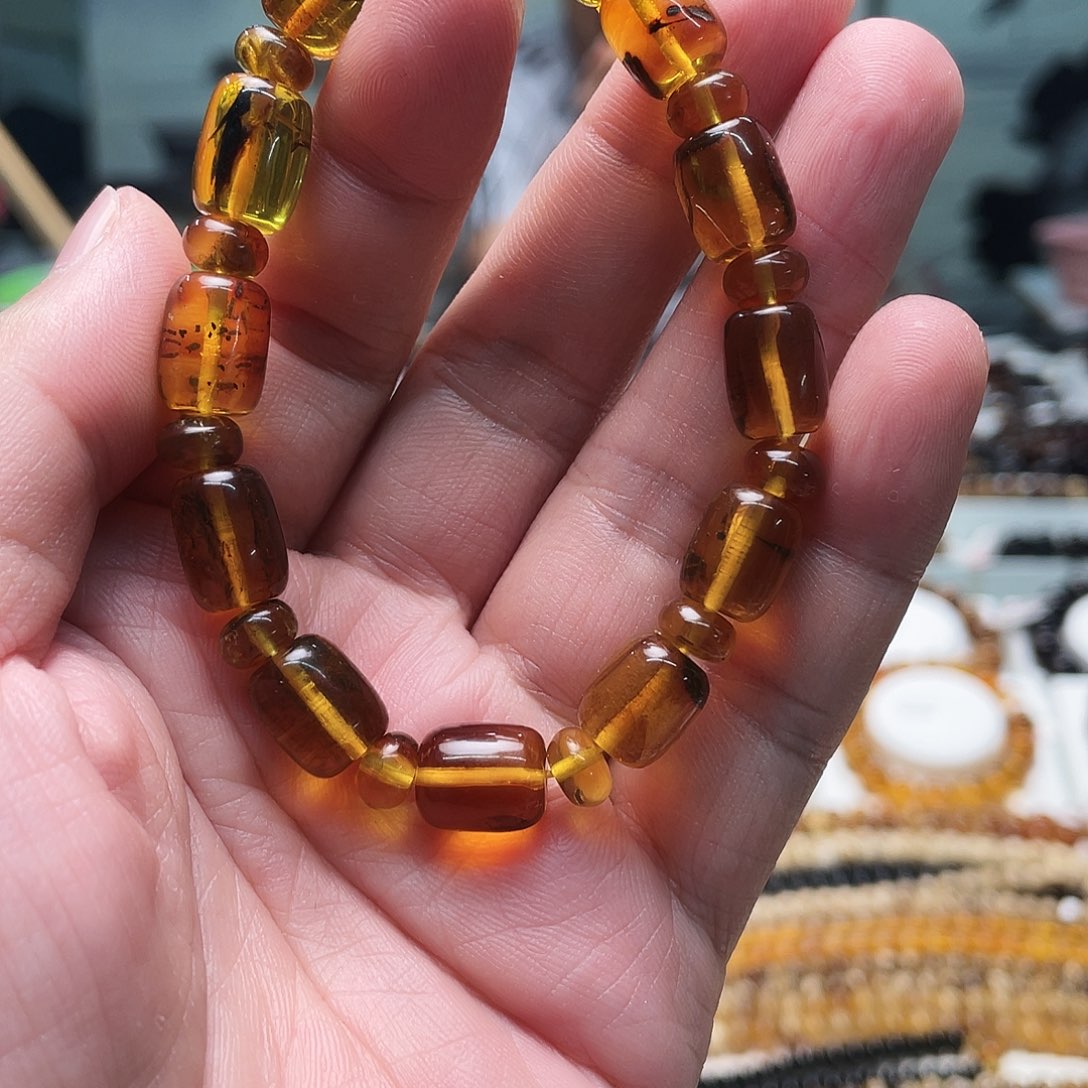 未镶嵌琥珀裸石随机发 多样性