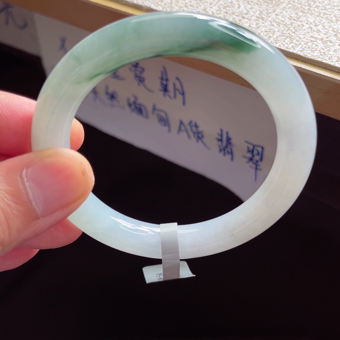 翡翠手镯未镶嵌手镯