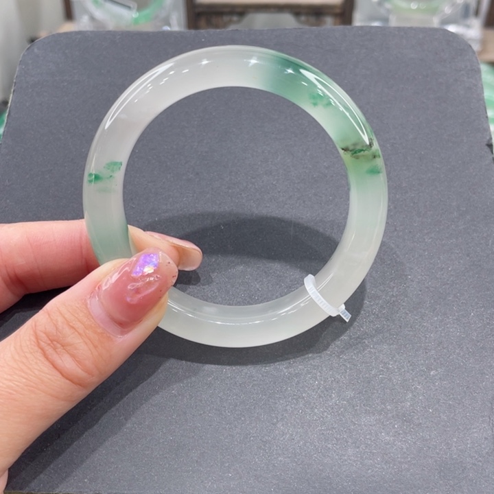 未镶嵌手镯石英质玉