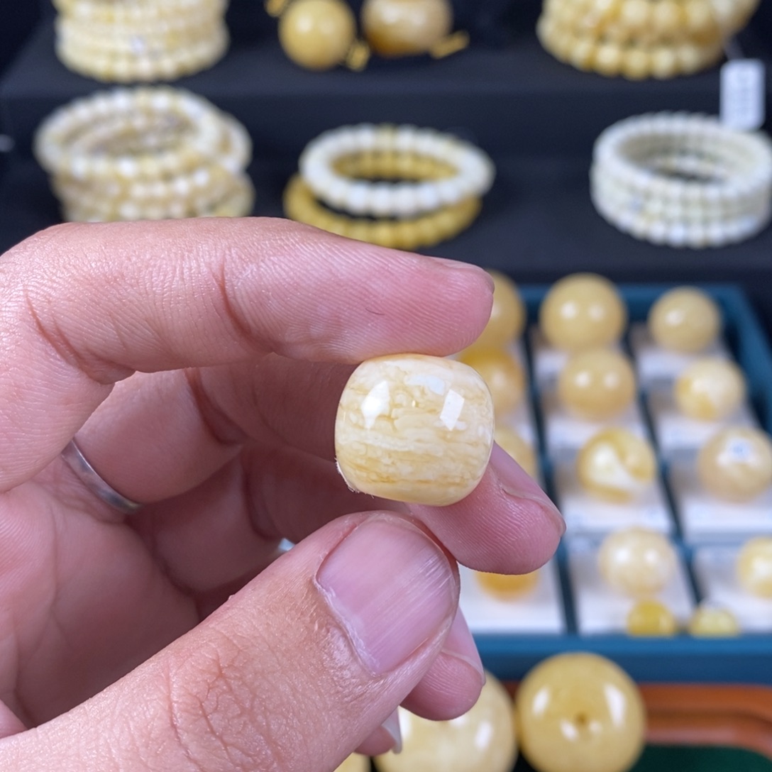 未镶嵌蜜蜡珠宝奇石