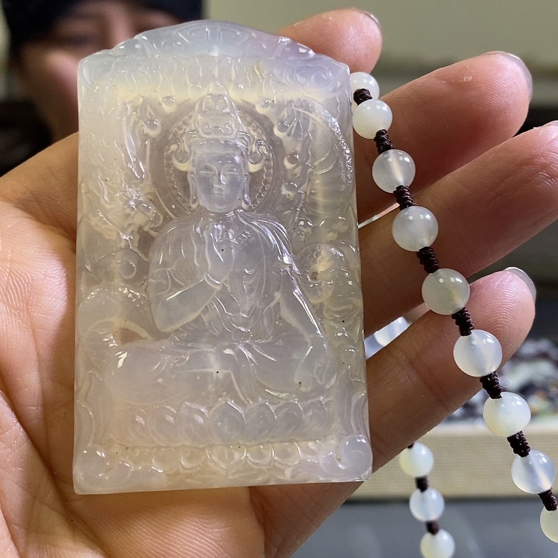 岫玉未镶嵌颈饰一个