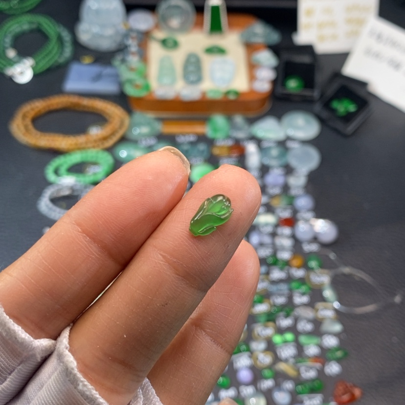 【闪购商品】翡翠挂件未镶嵌兰花