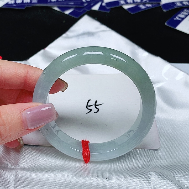 翡翠手镯未镶嵌翡翠手镯未镶嵌