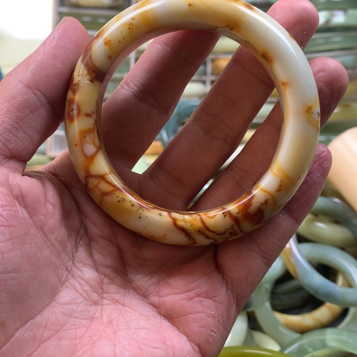 蛇纹石玉手镯未镶嵌