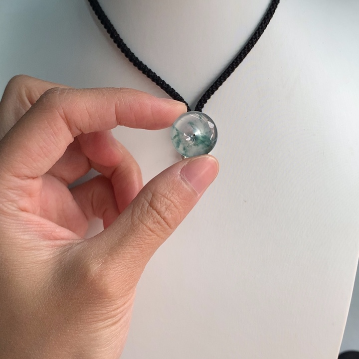 翡翠挂件未镶嵌….