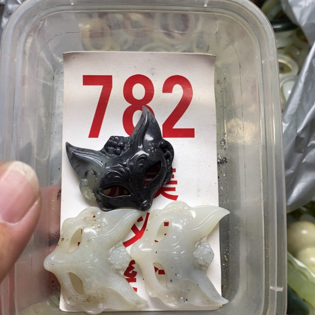 蛇纹石玉挂坠未镶嵌