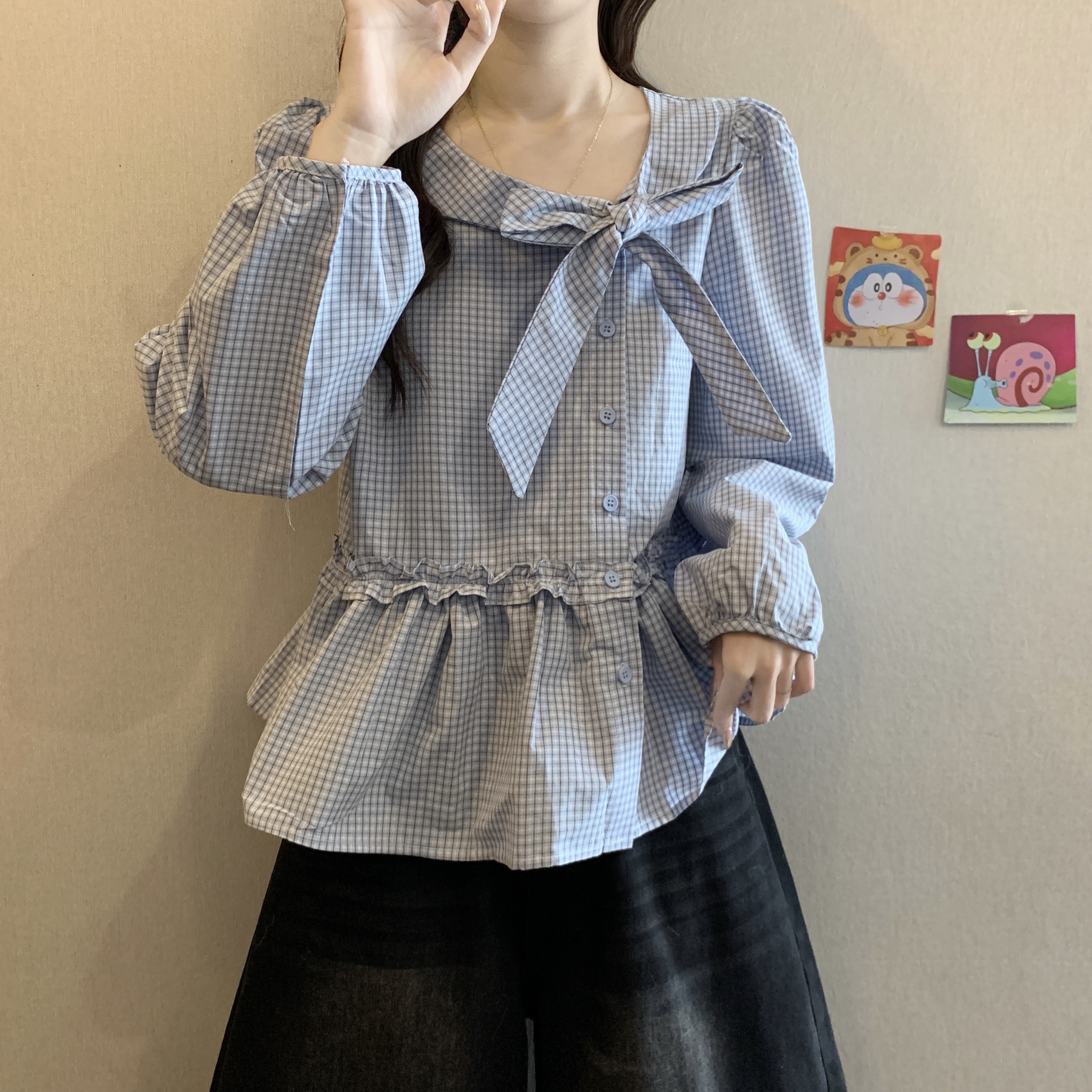 大码女装韩系减龄复古格子蝴蝶结女秋季2025新款设计感木耳边上衣