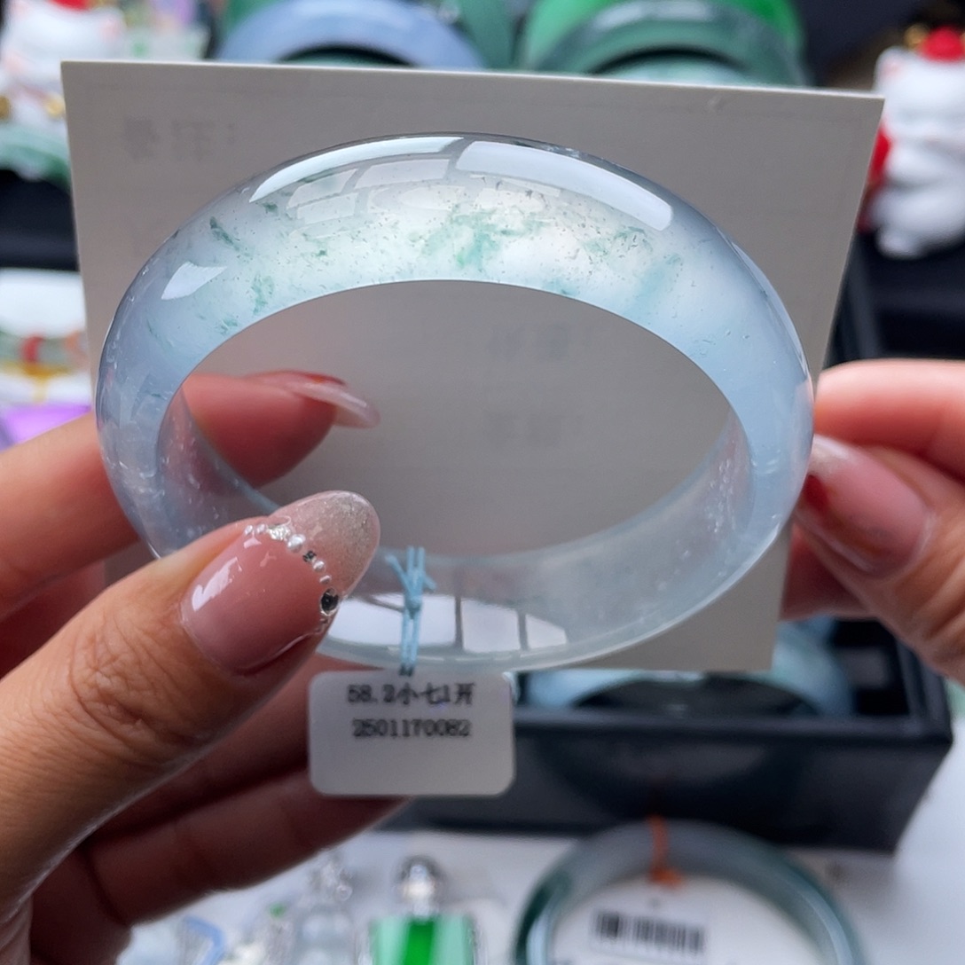 翡翠手镯未镶嵌58圈，定金