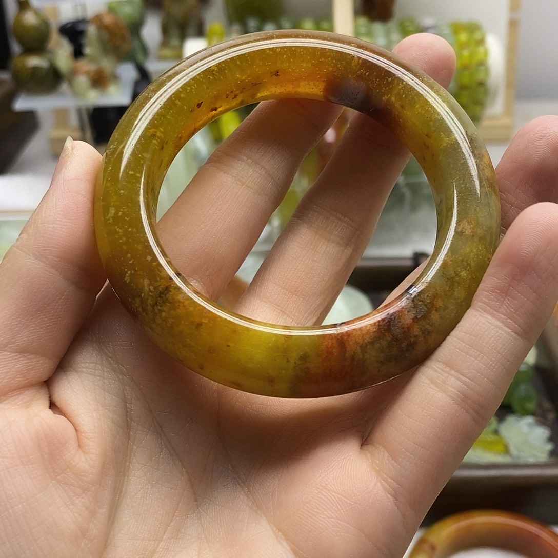 蛇纹石玉未镶嵌手镯