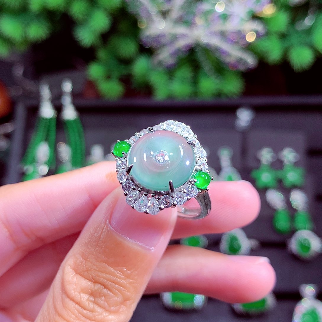 颈饰未镶嵌翡翠天然