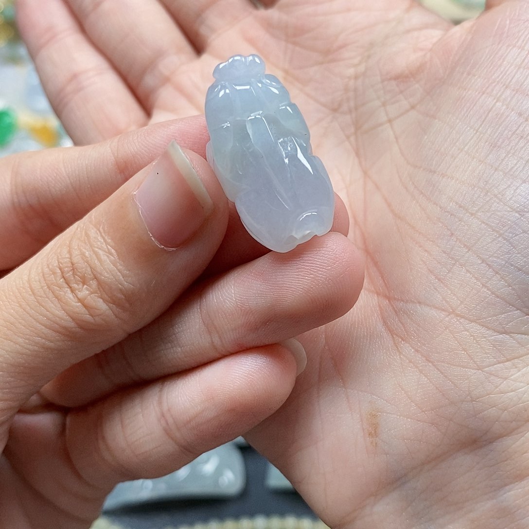 翡翠颈饰未镶嵌闪