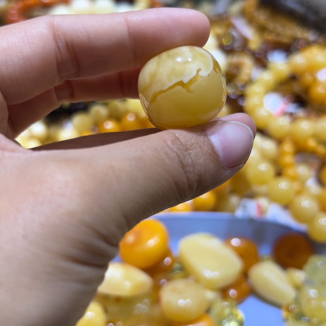 琥珀珠宝奇石未镶嵌