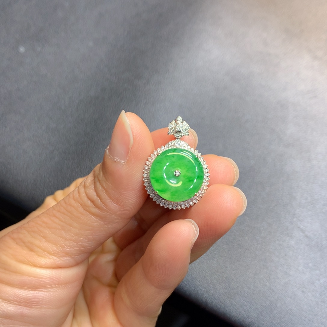 翡翠吊坠(不含链)18K金镶嵌