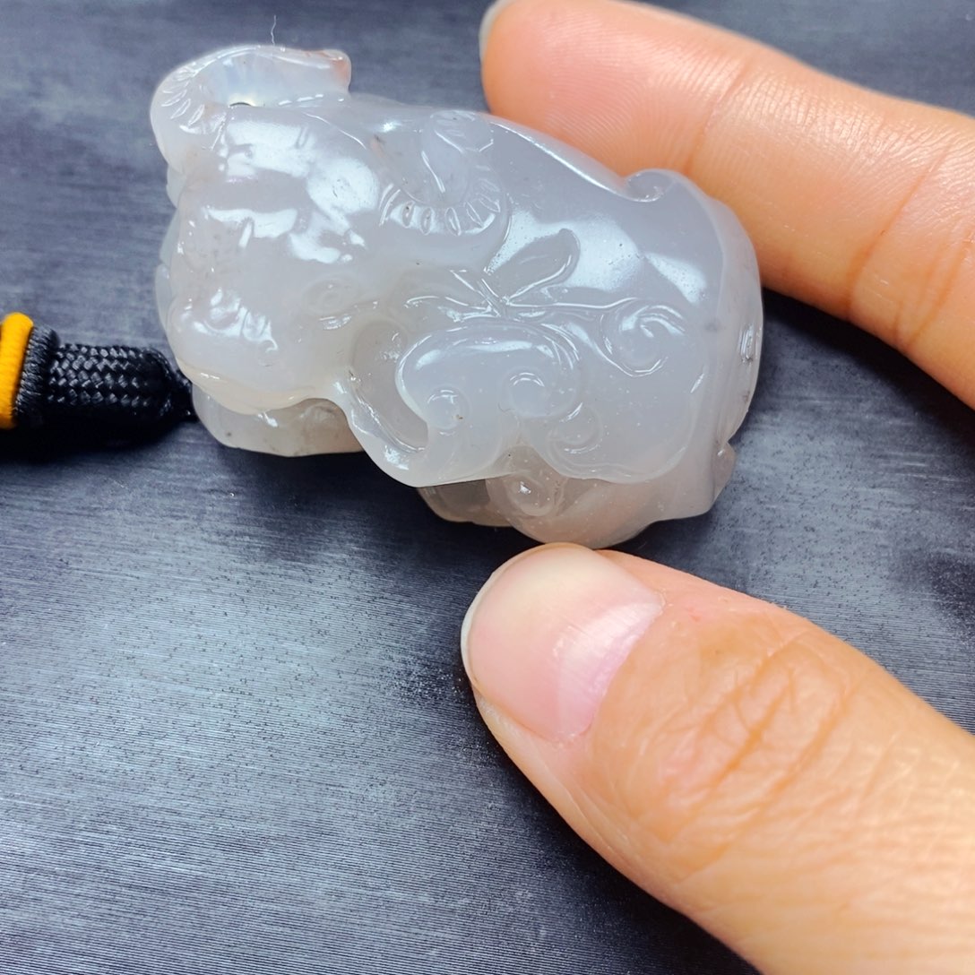 石英质玉（黄龙玉）颈饰未镶嵌