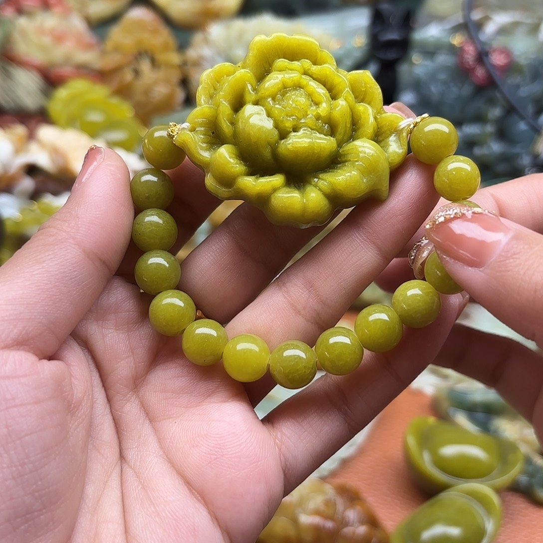 蛇纹石玉未镶嵌吊坠