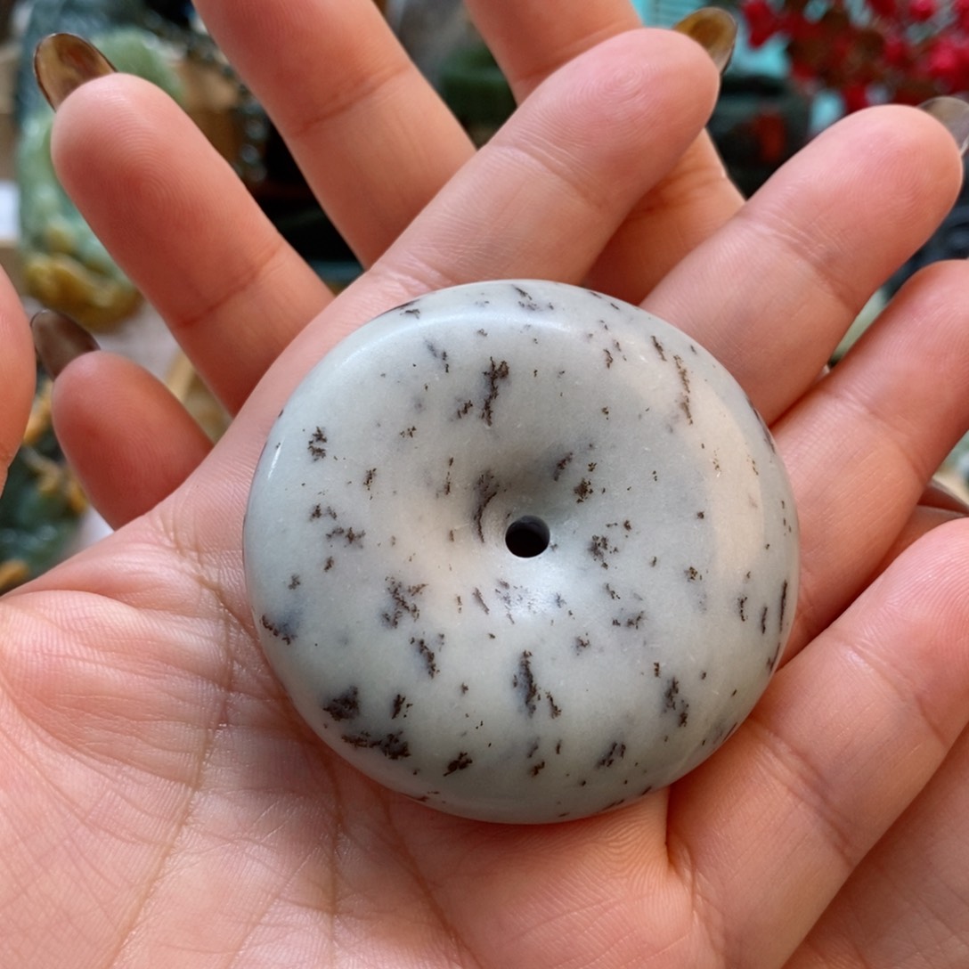 透闪石质玉吊坠未镶嵌