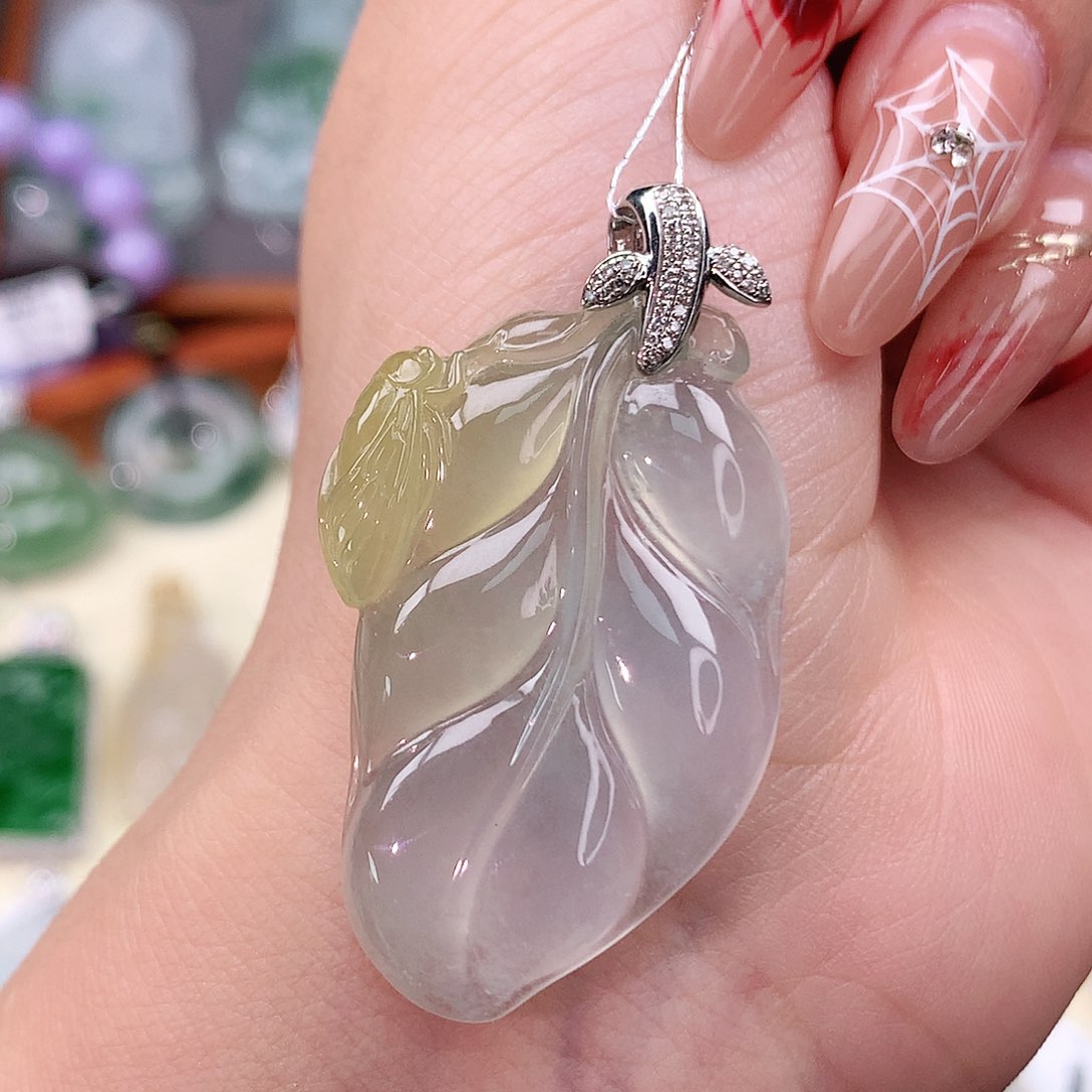 翡翠18K金镶嵌颈饰叶子