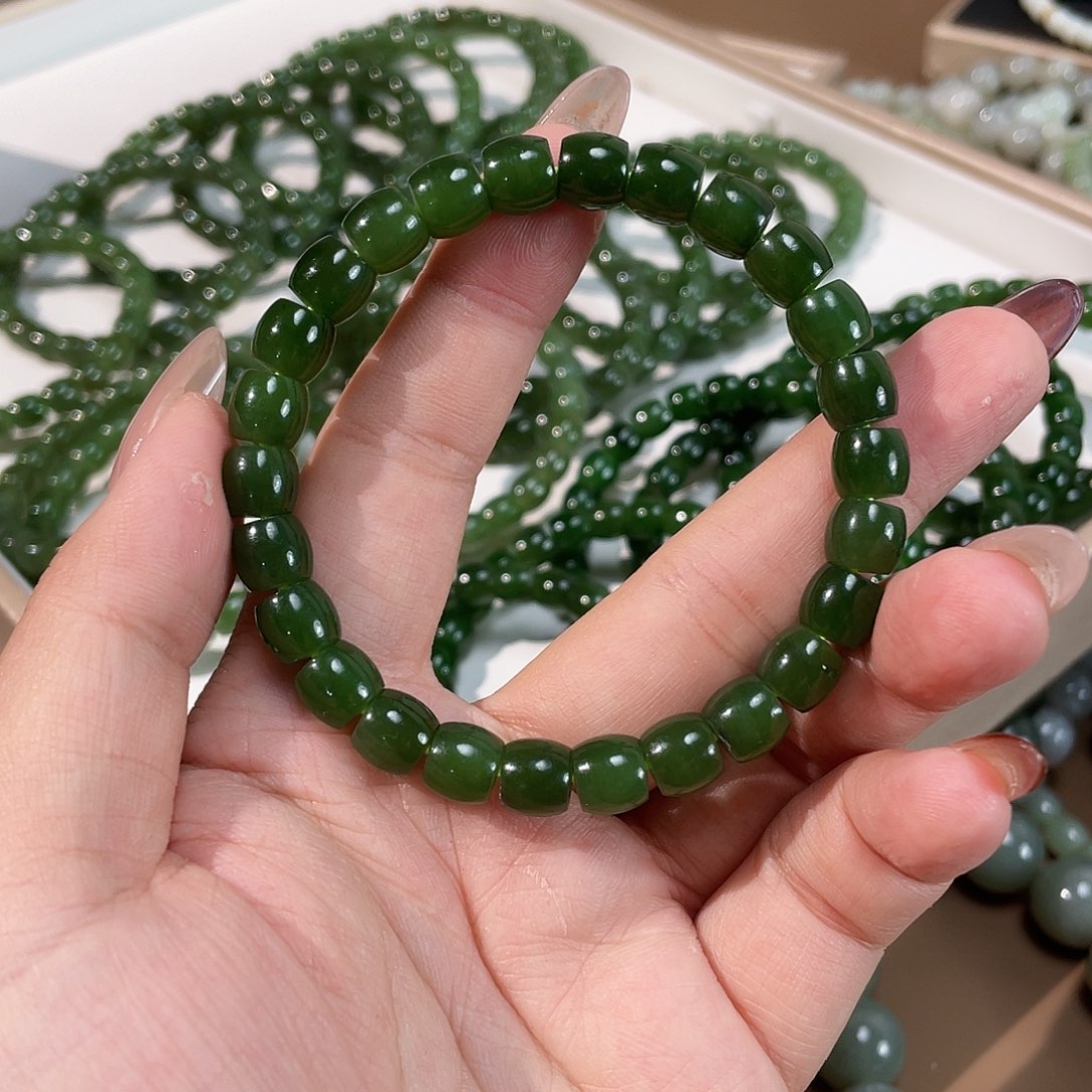 和田玉（碧玉）手链未镶嵌俄 7 红皮老料 8.2