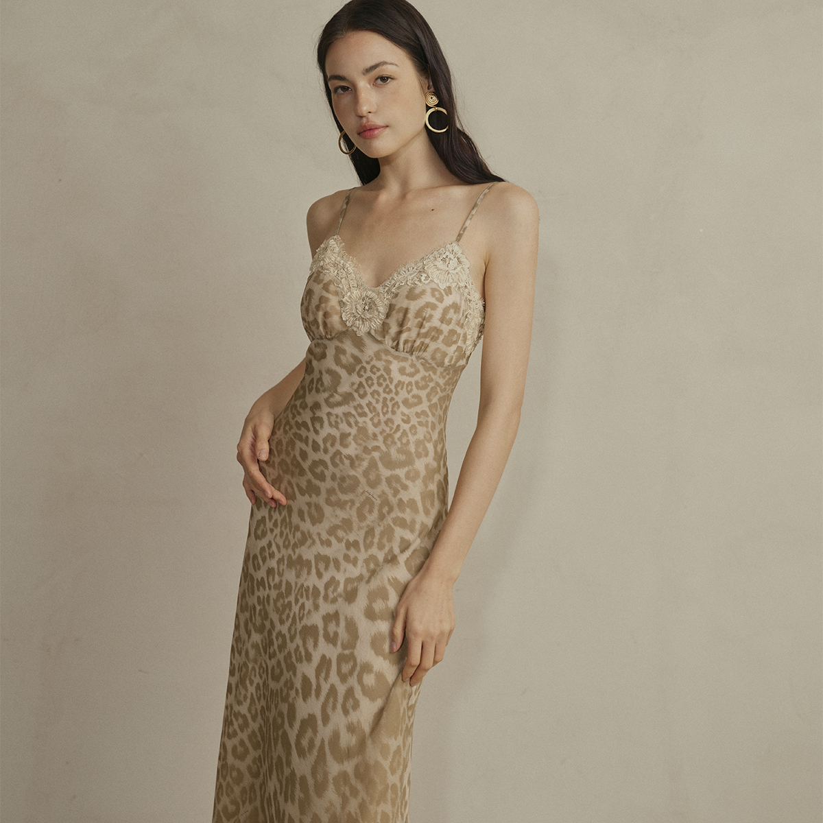 Daily romance25夏复古钉珠温柔豹纹斜裁桑蚕丝吊带连衣长裙/短裙