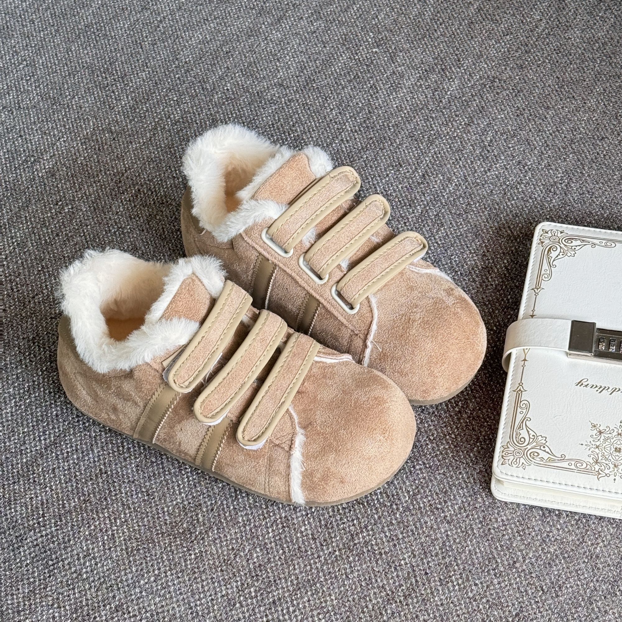 软底德训鞋爆款2025冬季新款ins百搭运动鞋小白鞋内增高加绒女鞋