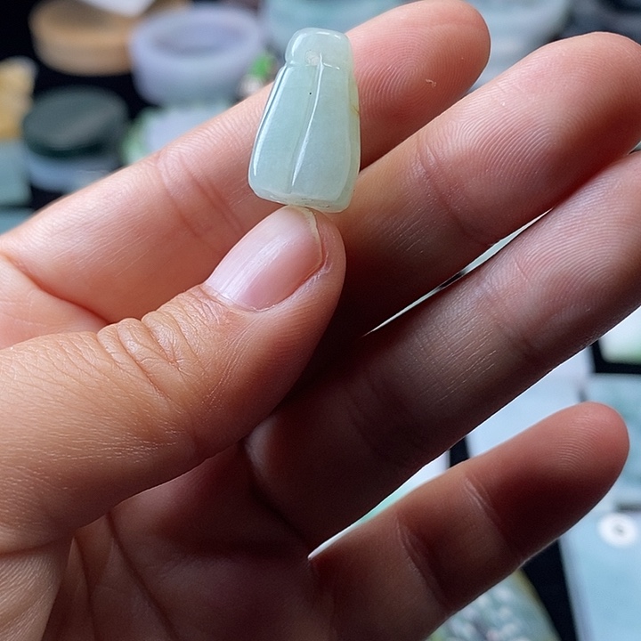 翡翠挂件未镶嵌翡翠