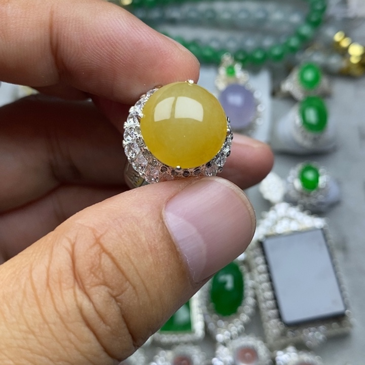 未镶嵌定制翡翠黄翡13.7mm