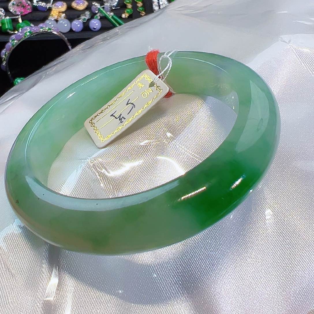 翡翠手镯未镶嵌签收后24小时鉴赏期