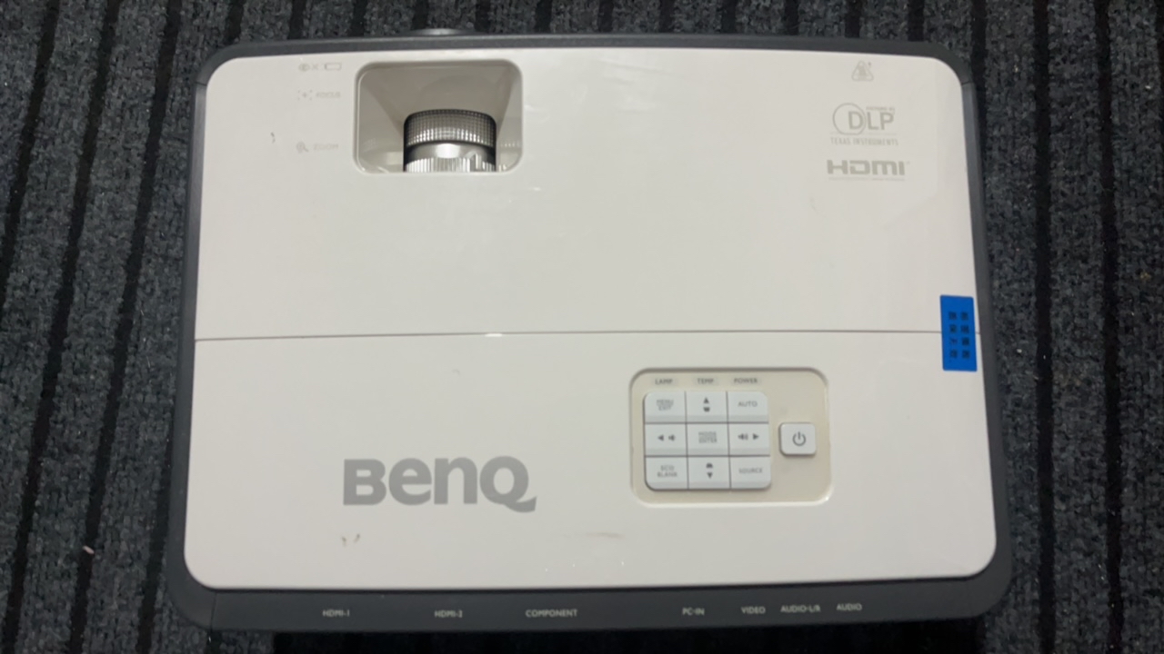 9新 Benq/明基 二手明基高清投影机 运费自理