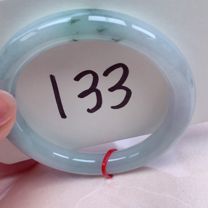 翡翠手镯未镶嵌翡翠