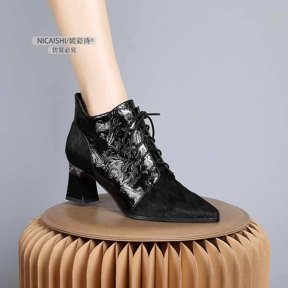 2025年新款英伦风系带气质拼接小短靴中粗跟尖头加绒保暖踝靴0433