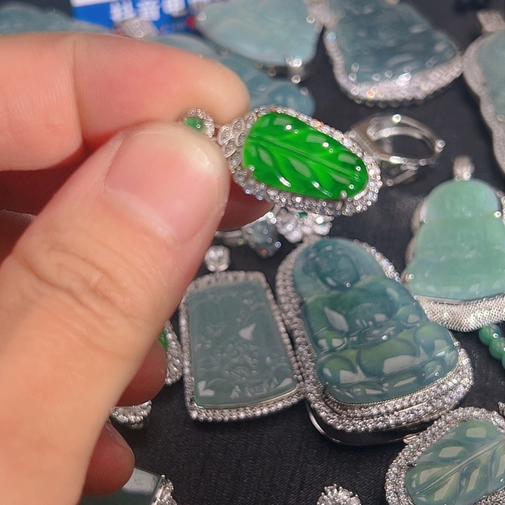 翡翠颈饰未镶嵌65455667788,